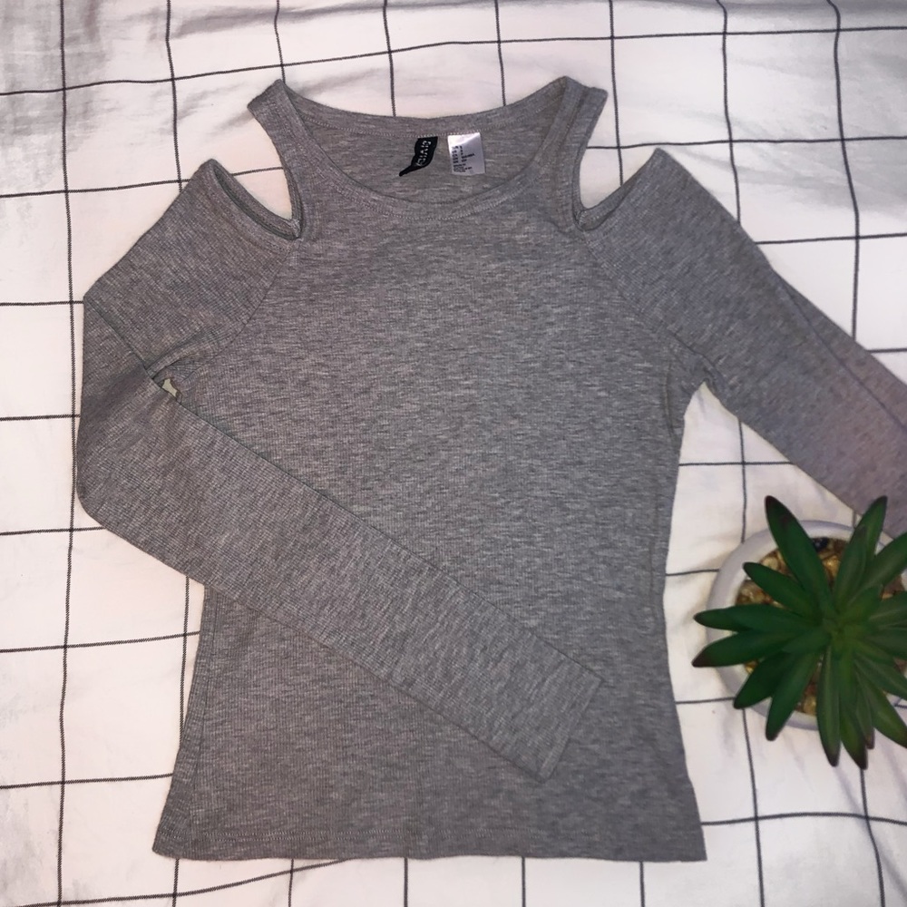 🌿3/$20 • H&M • Open-shoulder Top
